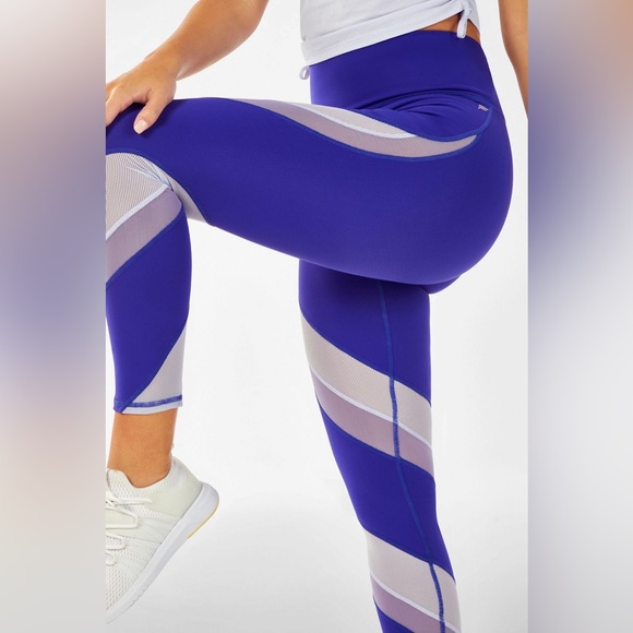 Define PowerHold® High-Waisted 7/8 Legging Size Small - Picture 4 of 9